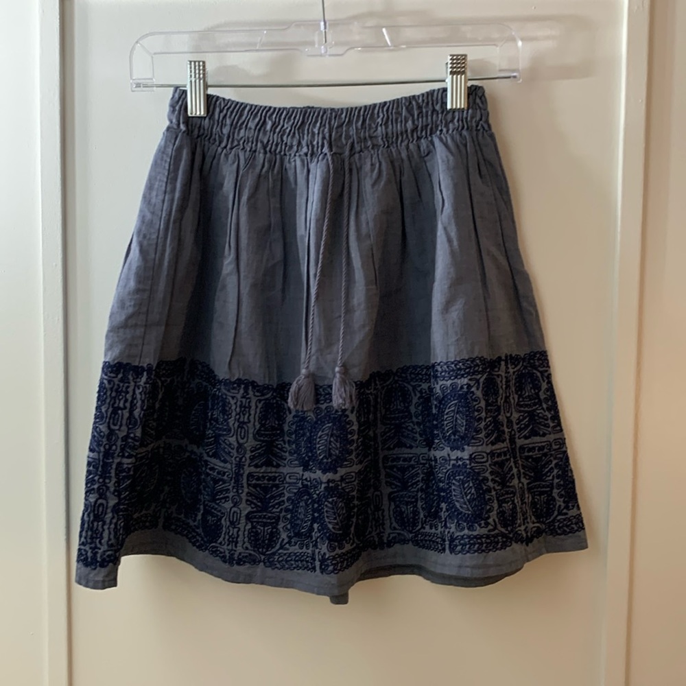Blue embroidered short cotton skirt